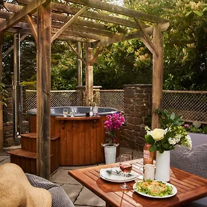 Swifts Return - With Hot Tub, Sauna And Indoor Pool Apartment Exeter